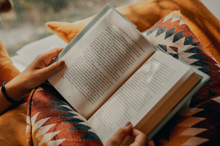 Carrefour tiene la lámpara premiada que querrán todos los amantes de los libros (y es perfecta para regalar)