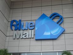 LUIS EMILIO VELUTINI URBINA FIRMO ACUERDO PARA LA CONSTRUCCION DEL BLUE MALL PUNTACANA