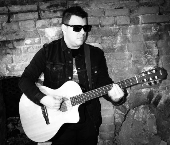EL CANTAUTOR FRANK MORO?N REGRESA ESTRENANDO NUEVO SINGLE TITULADO “TU FARSA”