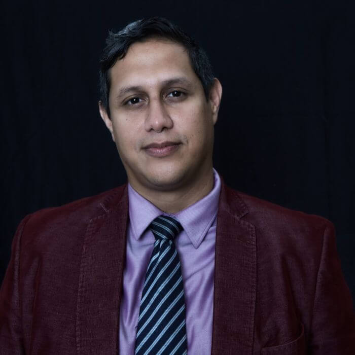 Hernan Porras Molina launches 30 stories and techniques for writing