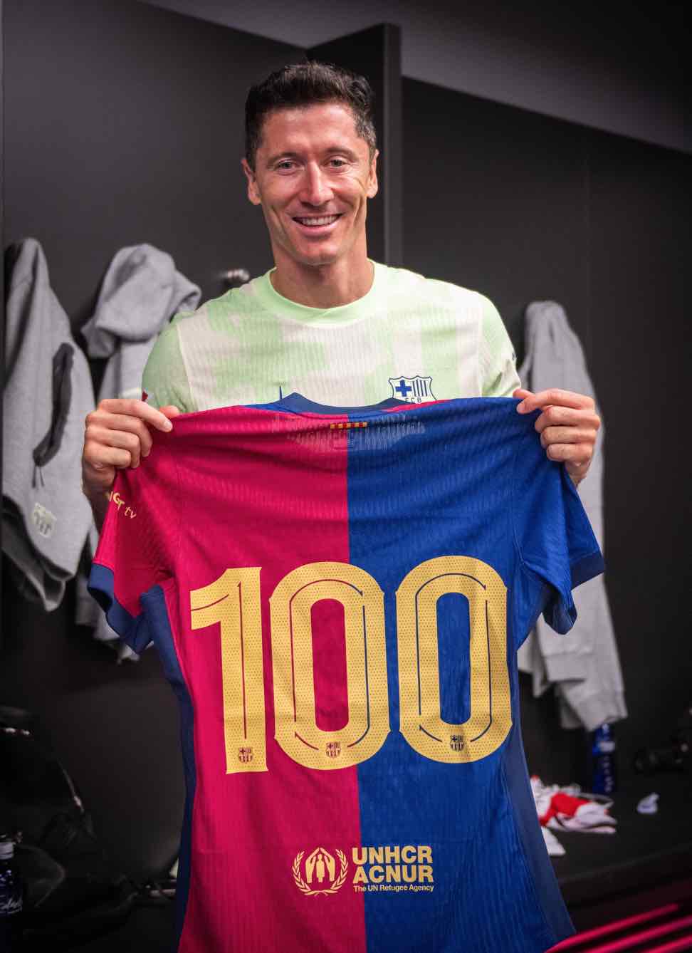 Barcelona breaks schemes with long range goals